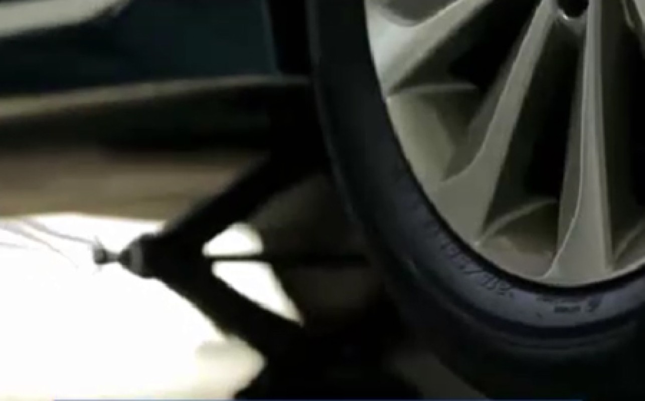 آموزش بررسی علل پنچری و نحوه تعویض لاستیکهای اتومبیل